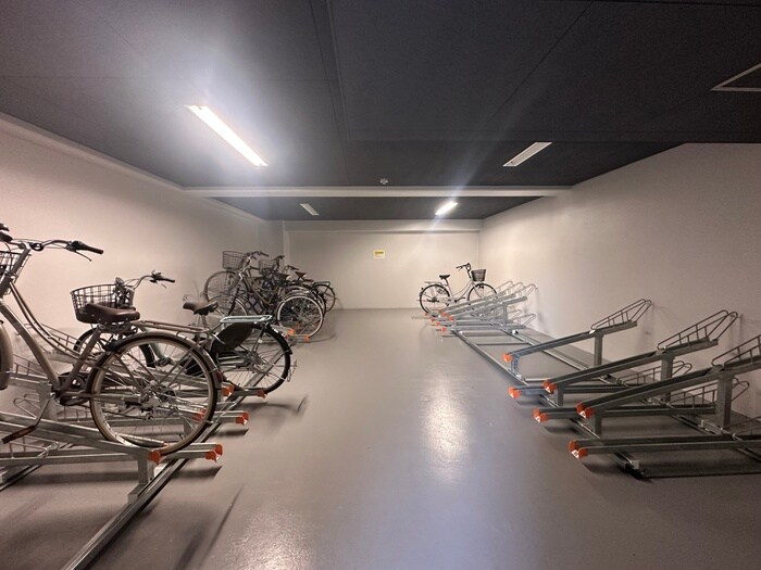 物件外観写真6　(駐輪場)