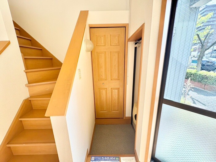 物件内観写真14　(玄関)