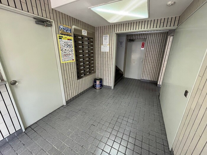 物件外観写真6　(エントランス部分)