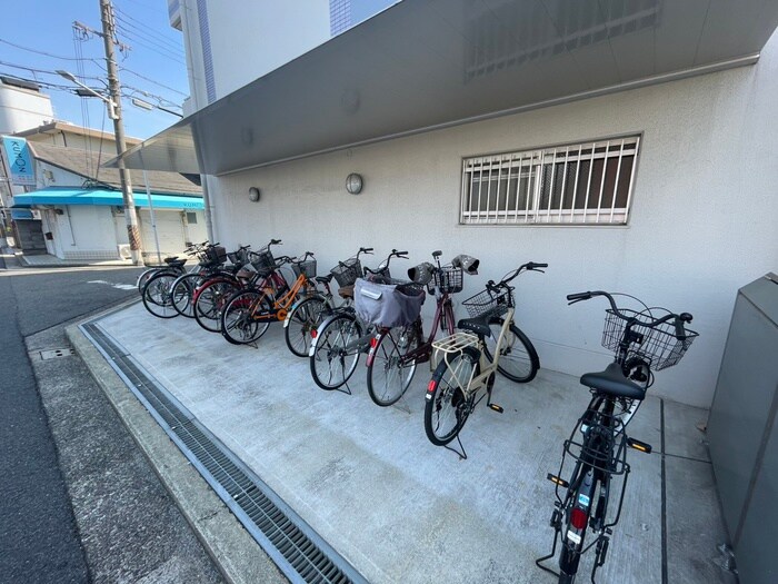 物件外観写真4　(駐輪場)