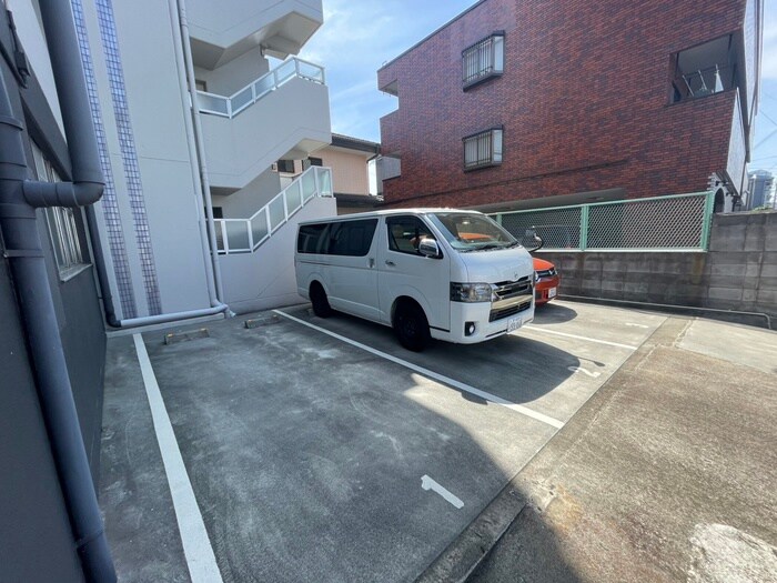 物件外観写真5　(駐車場)