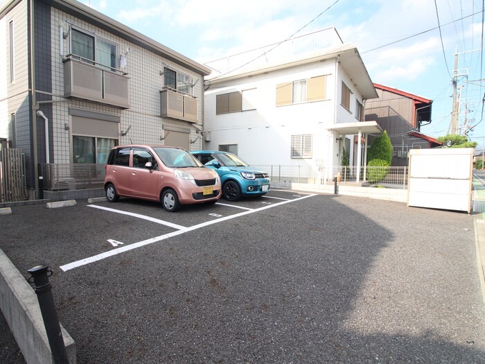 物件外観写真3　(駐車場)