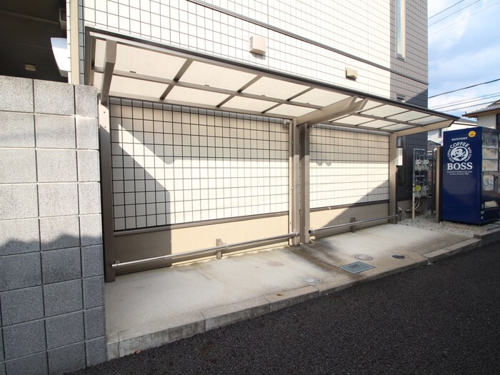物件外観写真4　(駐輪場)