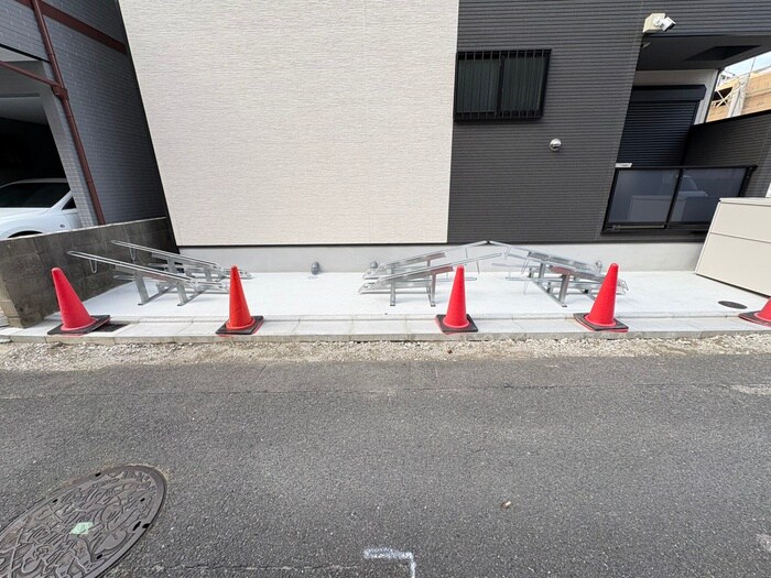 物件外観写真4　(駐輪場)