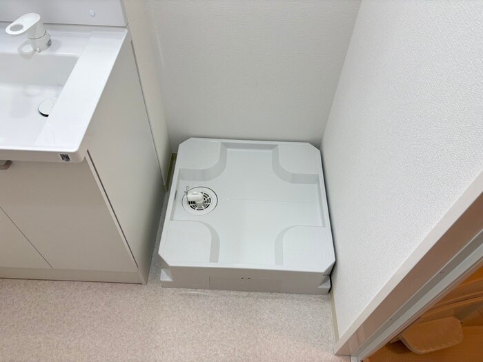 物件内観写真12　(洗濯機置場)