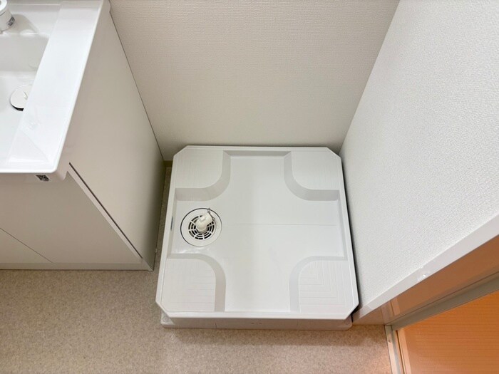 物件内観写真12　(洗濯機置場)