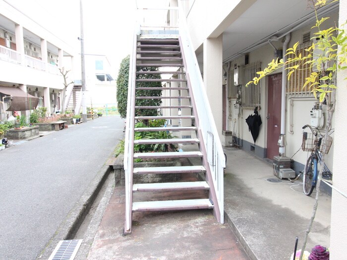 物件外観写真3　(エントランス部分)