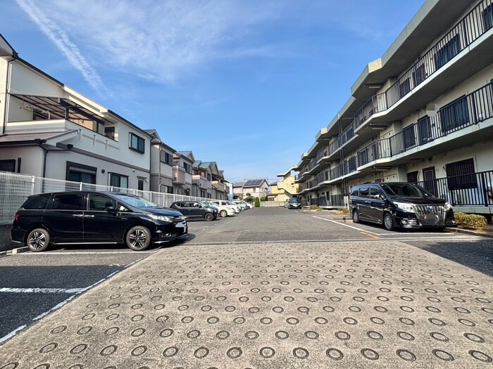 物件外観写真4　(駐車場)