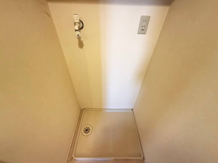 物件内観写真13　(洗濯機置場)