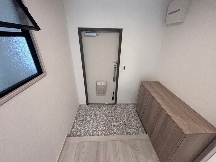 物件内観写真7　(玄関)