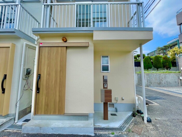 物件外観写真3　(エントランス部分)