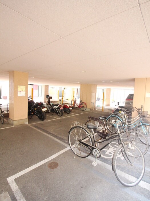 物件外観写真6　(駐輪場)