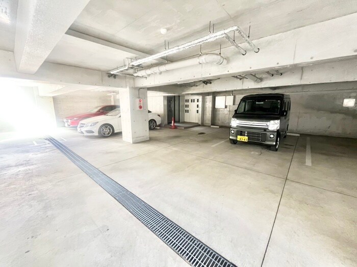 物件外観写真3　(駐車場)