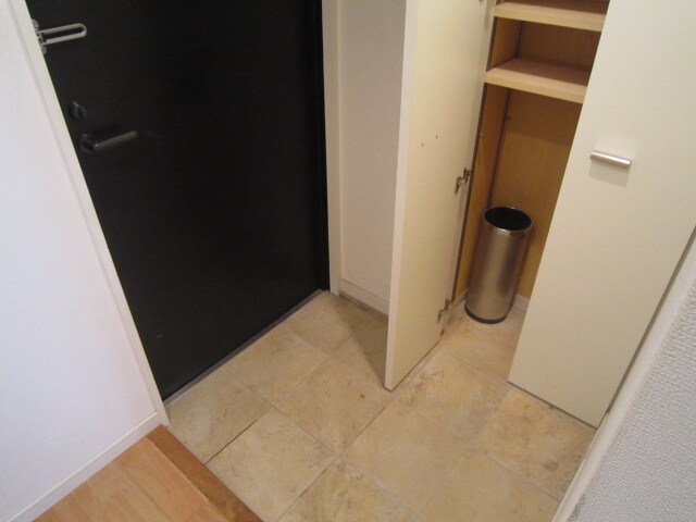 物件内観写真12　(玄関)