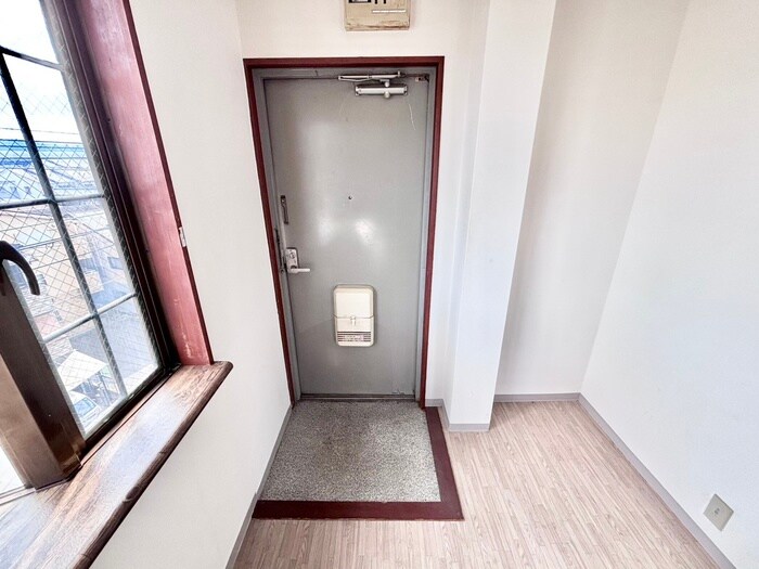 物件内観写真17　(玄関)