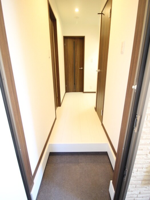 物件内観写真7　(玄関)