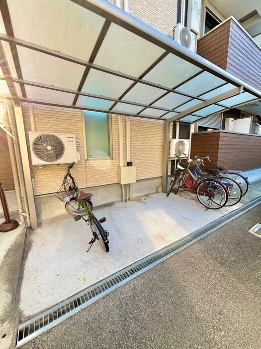 物件外観写真6　(駐輪場)