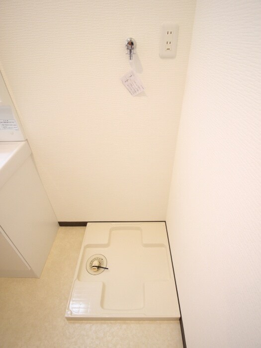 物件内観写真18　(洗濯機置場)