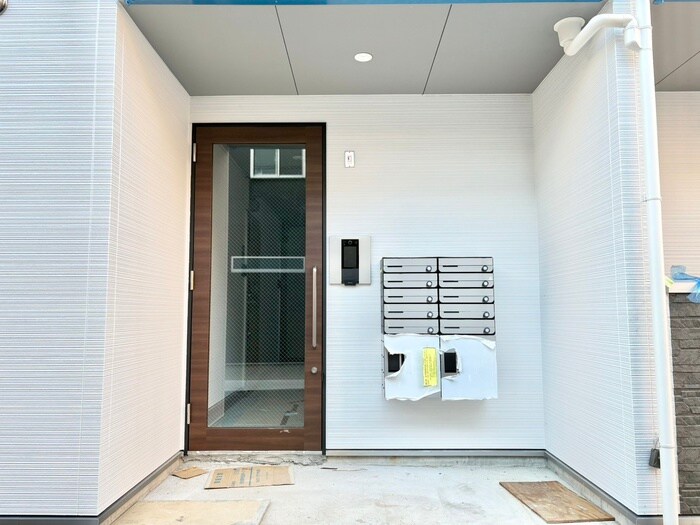 物件外観写真5　(エントランス部分)