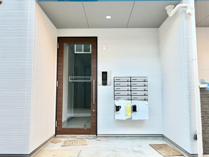 物件外観写真5　(エントランス部分)