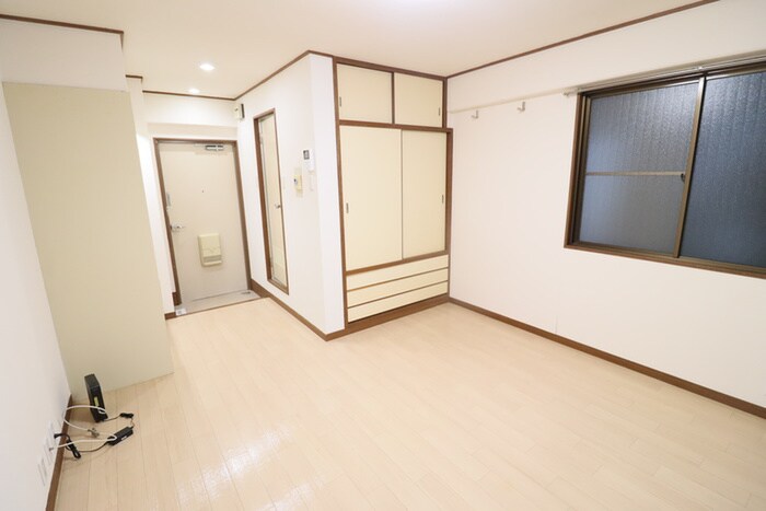 物件内観写真8　(室内からの展望)