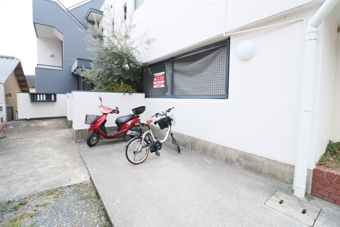 物件外観写真3　(駐輪場)
