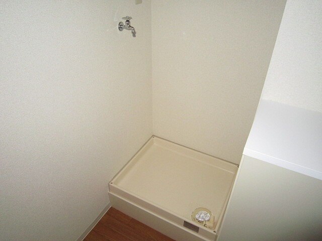 物件内観写真11　(洗濯機置場)