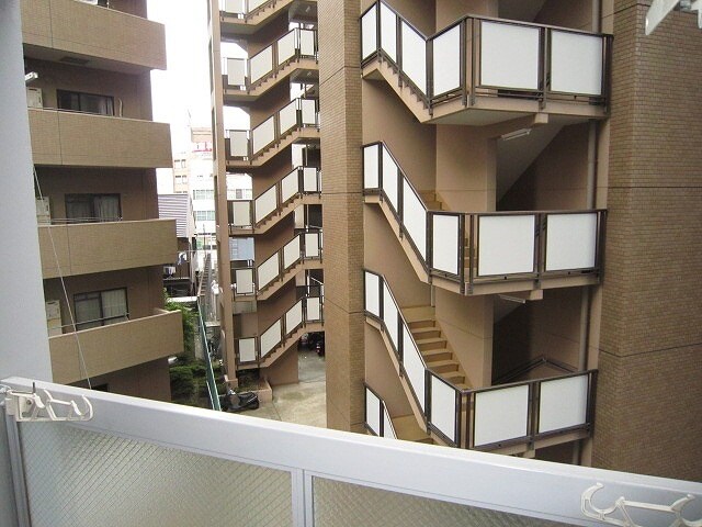 物件内観写真13　(室内からの展望)