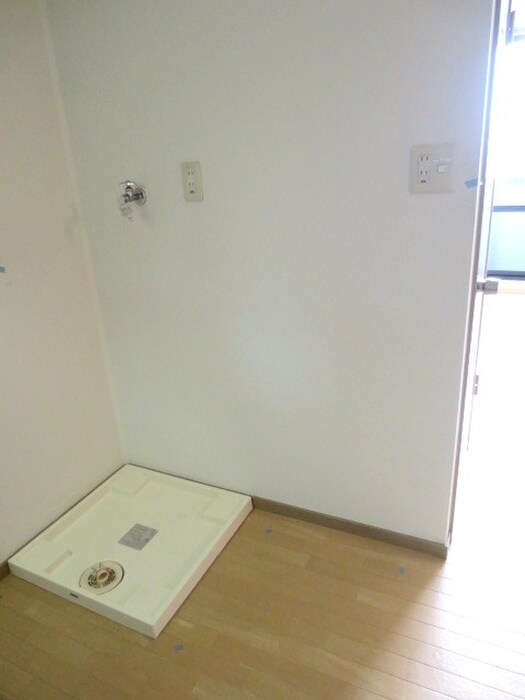 物件内観写真13　(洗濯機置場)