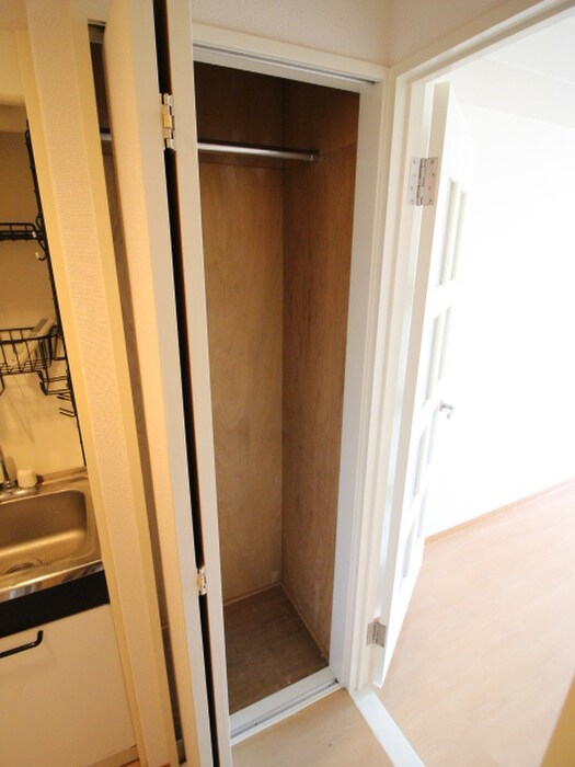 物件内観写真12　(収納)