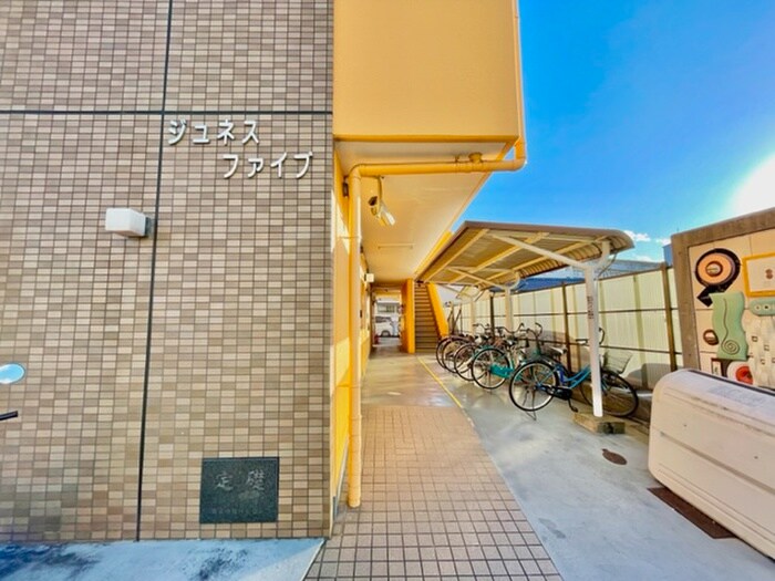 物件外観写真6　(エントランス部分)