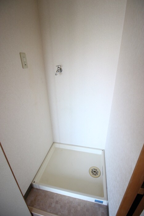 物件内観写真13　(洗濯機置場)