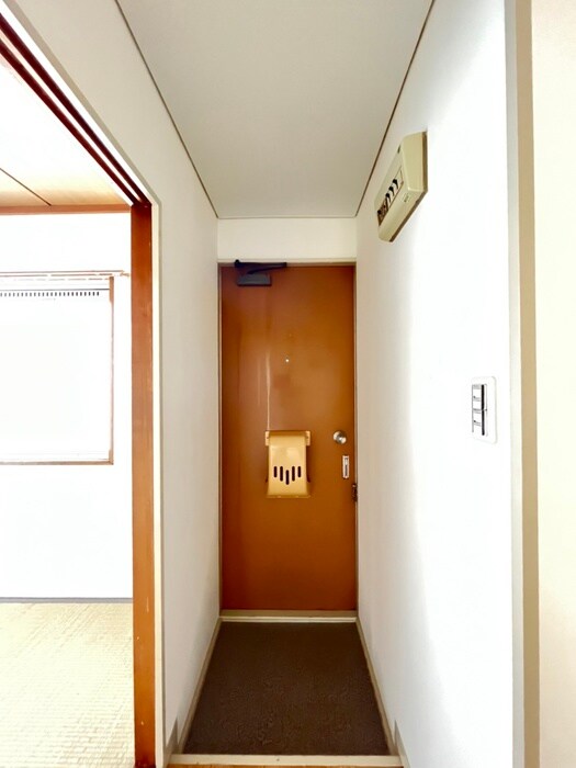 物件内観写真7　(玄関)