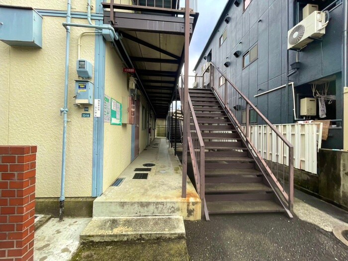 物件外観写真6　(エントランス部分)