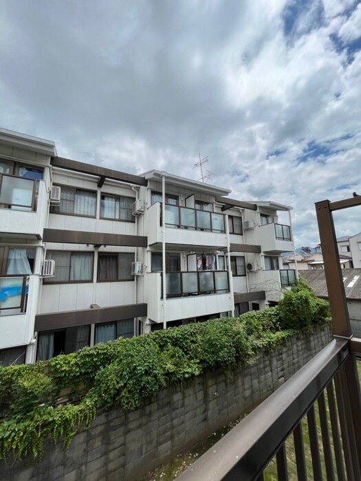 物件内観写真16　(室内からの展望)