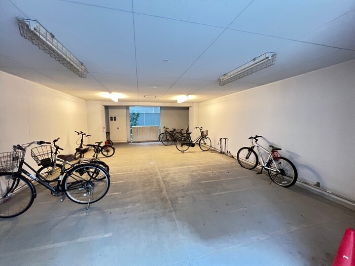 物件外観写真5　(駐輪場)