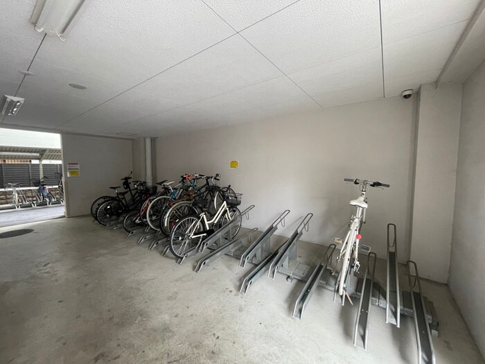 物件外観写真3　(駐輪場)