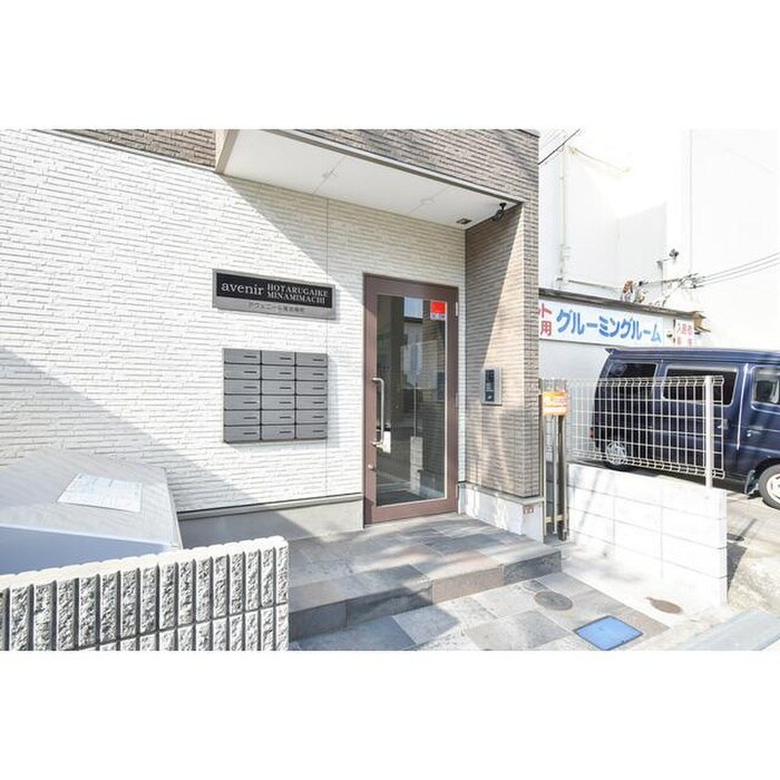 物件外観写真2　(エントランス部分)