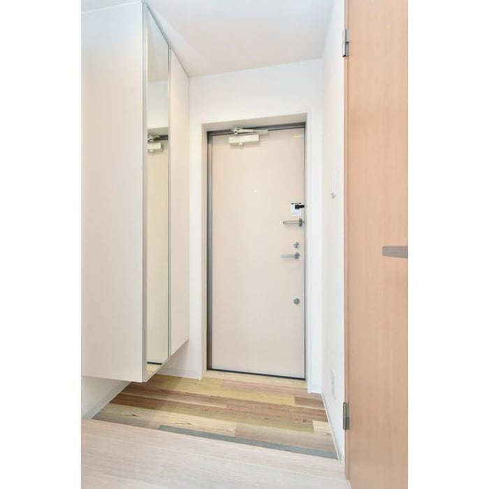 物件内観写真7　(玄関)