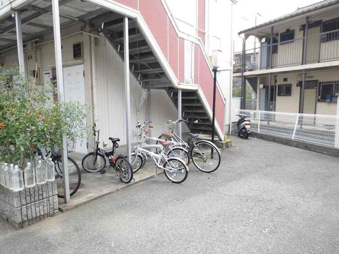 物件外観写真3　(駐輪場)