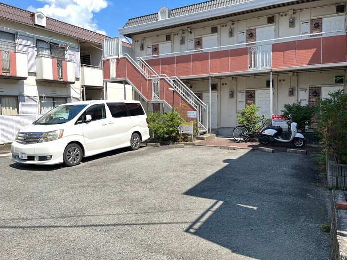 物件外観写真4　(駐車場)