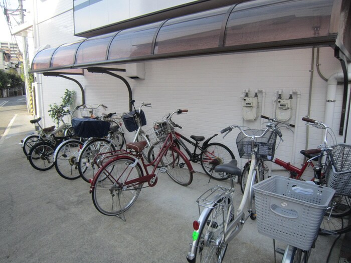 物件外観写真4　(駐輪場)
