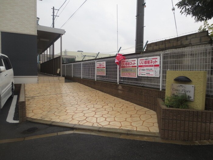 物件外観写真3　(エントランス部分)