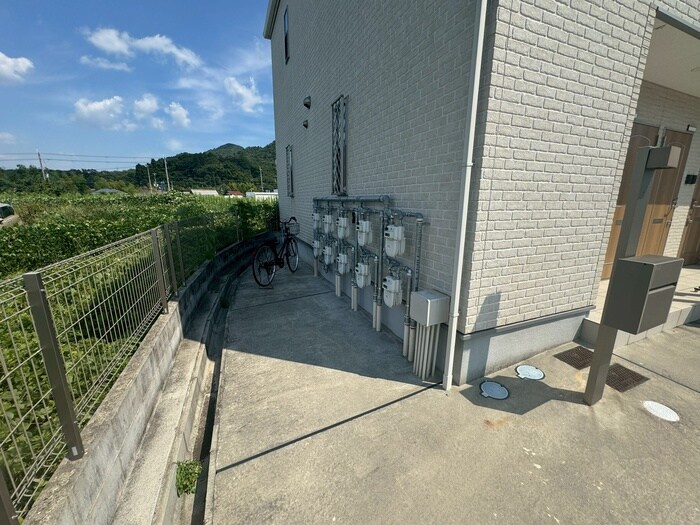 物件外観写真5　(駐輪場)