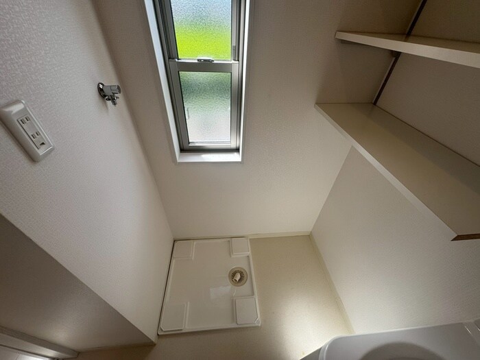 物件内観写真18　(洗濯機置場)