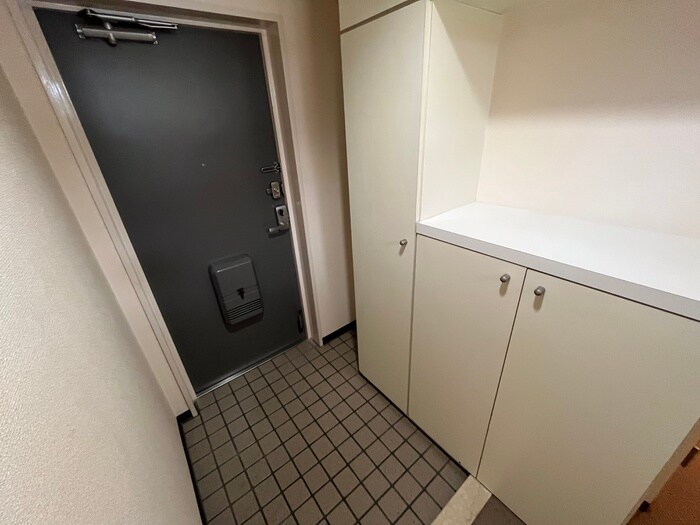 物件内観写真16　(玄関)