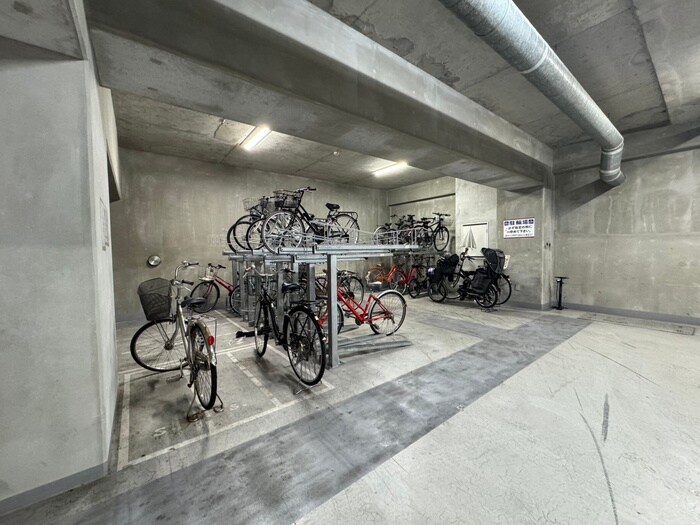 物件外観写真3　(駐輪場)