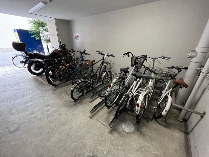 物件外観写真2　(駐輪場)