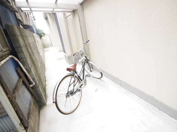 物件外観写真4　(駐輪場)