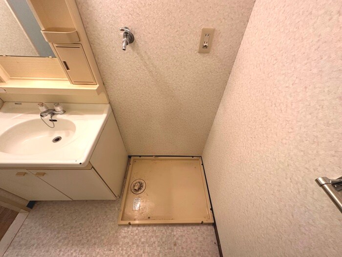 物件内観写真16　(洗濯機置場)